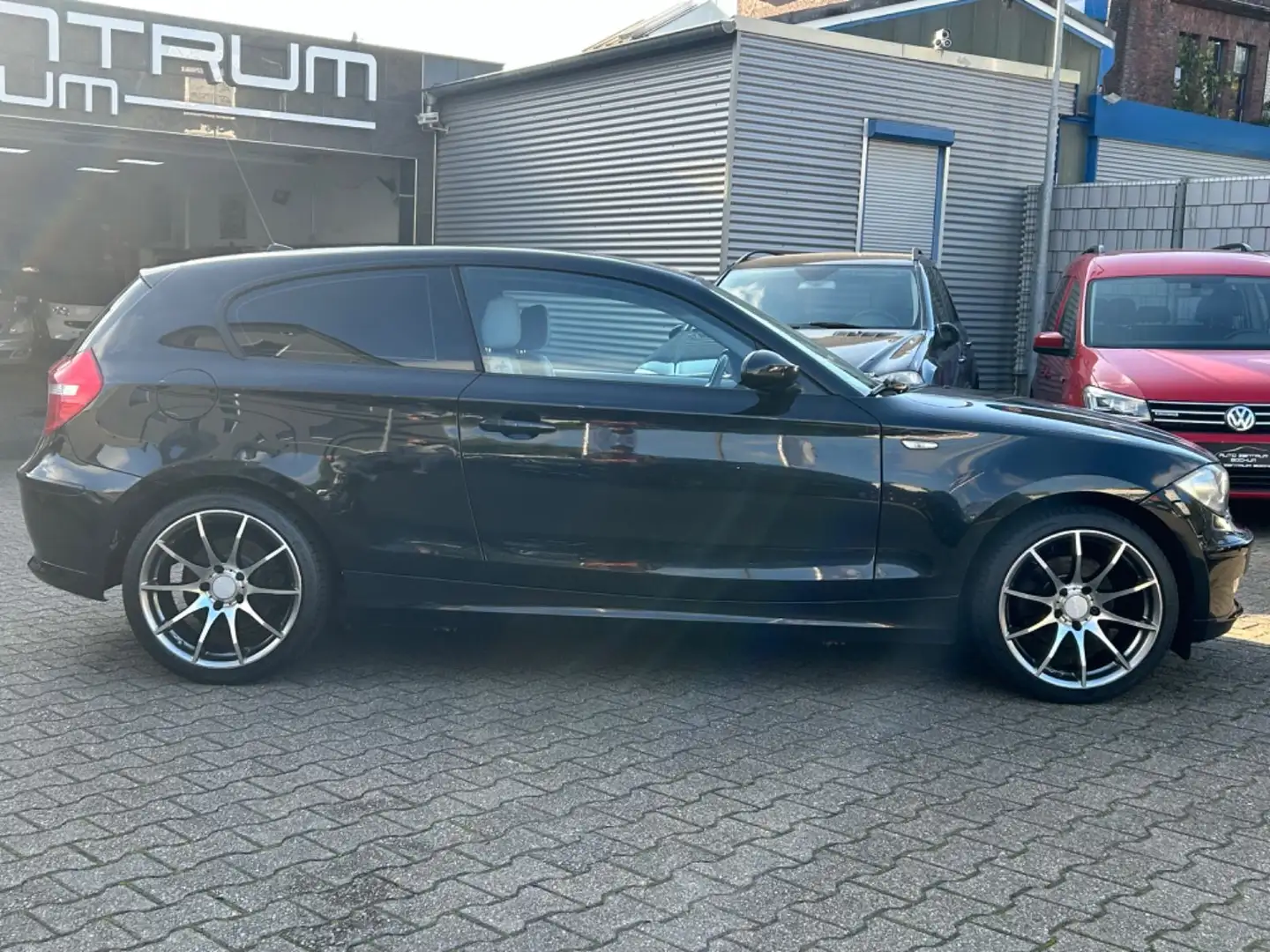 BMW 118 i Lim.  Klimaaut. Sitzheizung PDC Schwarz - 2