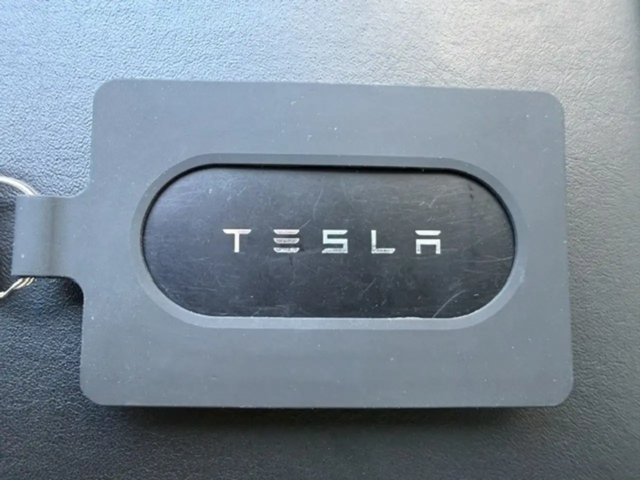 Tesla Model 3 снимка Tesla Model 3