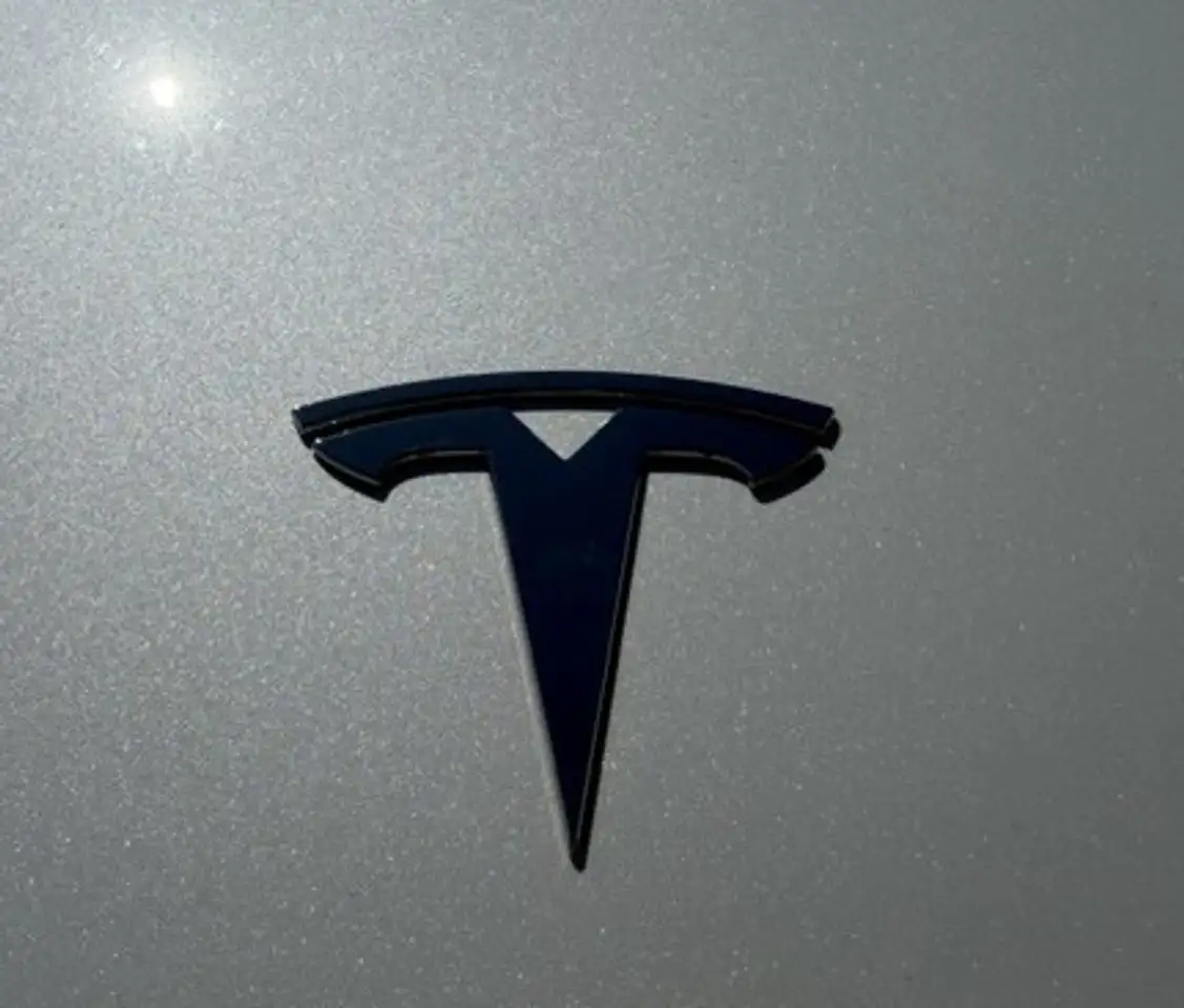 Tesla Model 3 снимка Tesla Model 3