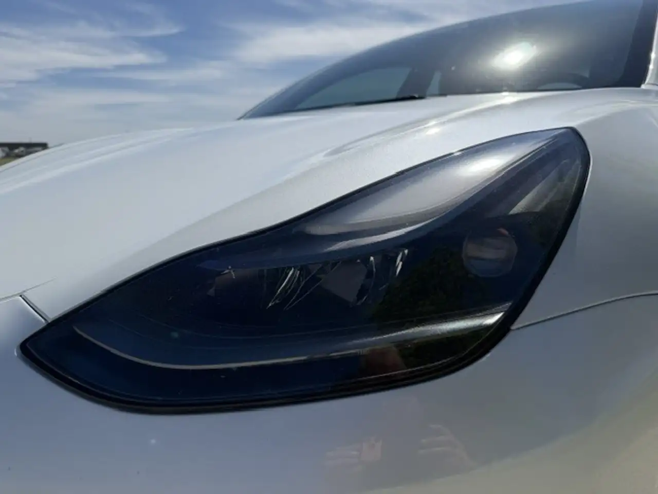 Tesla Model 3 снимка Tesla Model 3