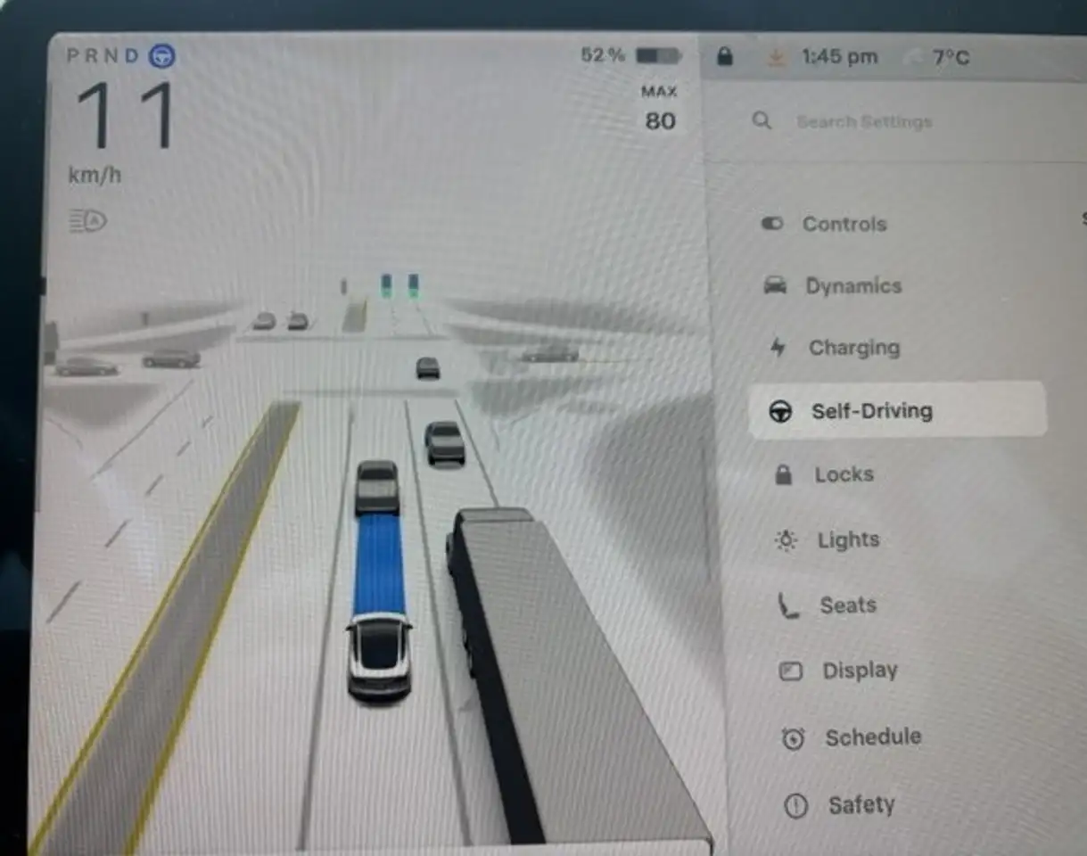 Tesla Model 3 снимка Tesla Model 3