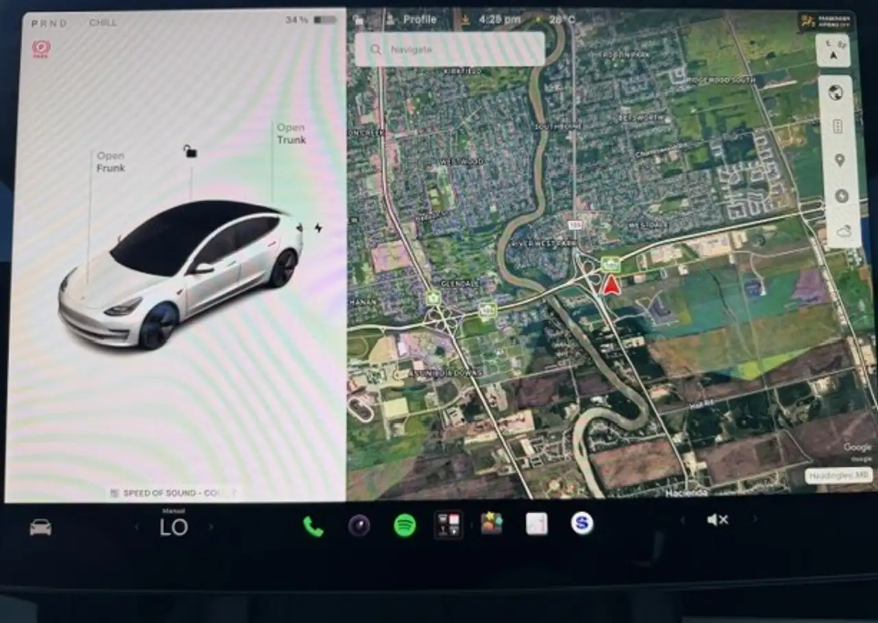 Tesla Model 3 снимка Tesla Model 3
