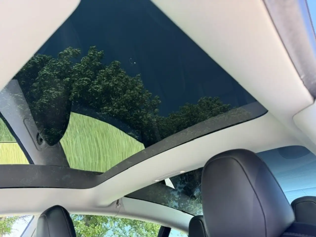 Tesla Model 3 снимка Tesla Model 3