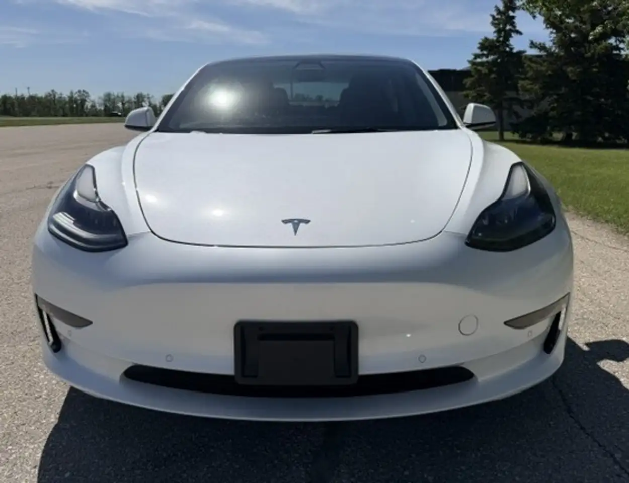 Tesla Model 3 снимка Tesla Model 3