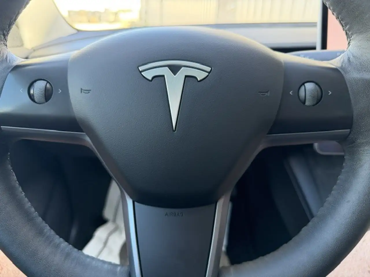 Tesla Model 3 снимка Tesla Model 3