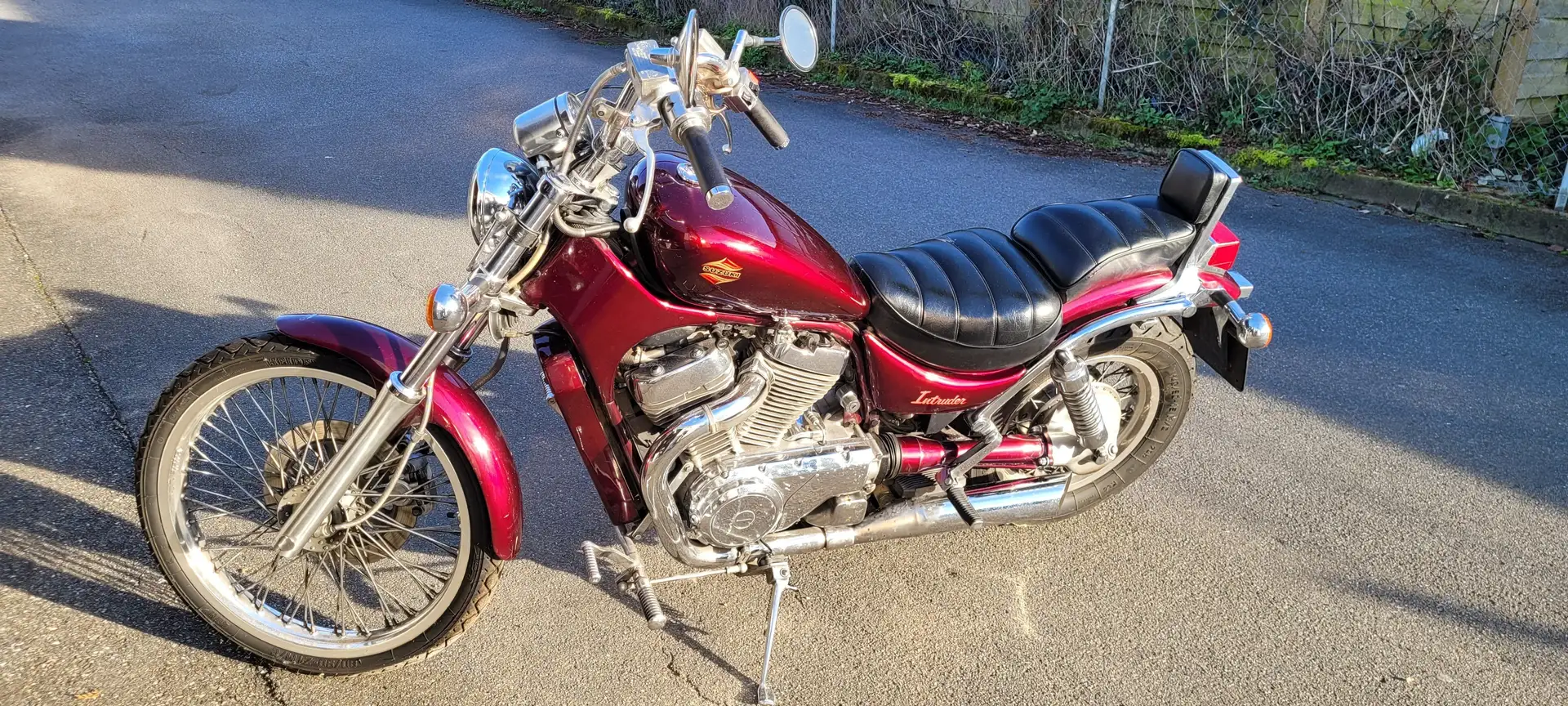 Suzuki VS 750 Intruder Rouge - 1