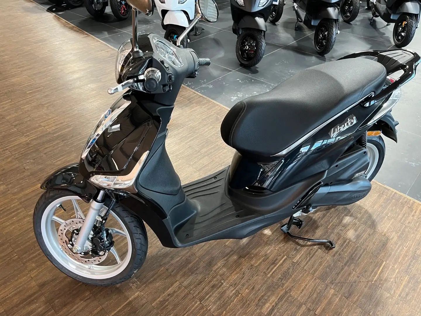 Piaggio Liberty 50 i-GET E5 Schwarz - 1