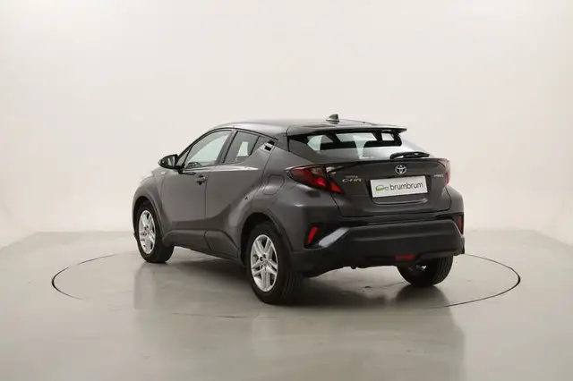 Toyota C-HR view 3