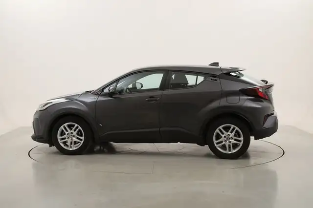 Toyota C-HR view 2