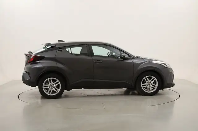 Toyota C-HR view 6