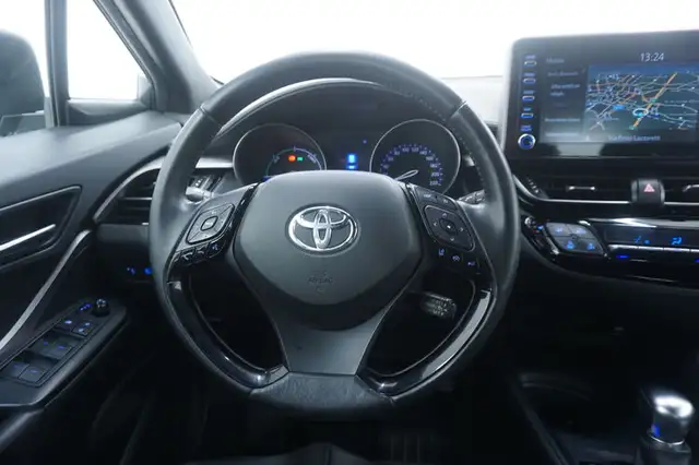 Toyota C-HR view 11