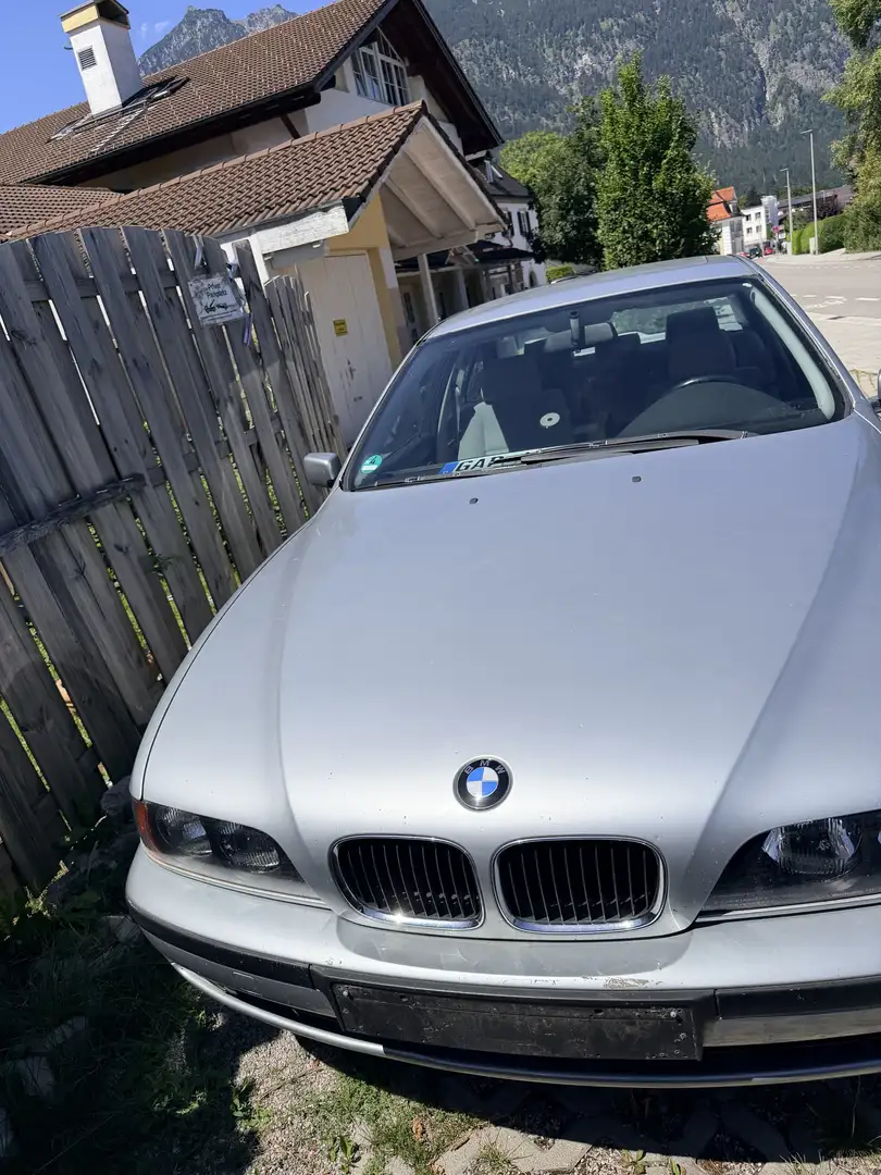 BMW 528 528i Silber - 2
