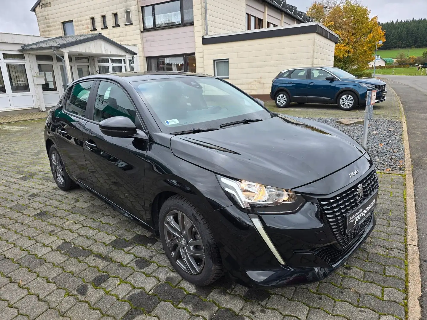 Peugeot 208 Active Pack SHZ Schwarz - 2