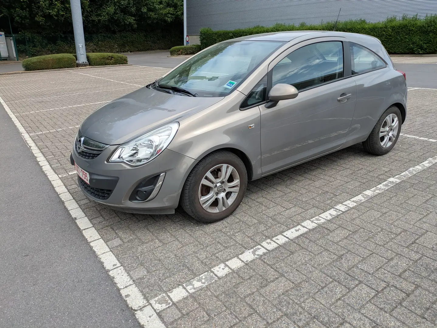 Opel Corsa Corsa 1.2i Enjoy Brun - 1