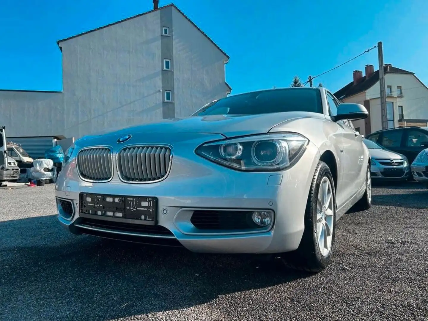 BMW 120 d AUT + KAMERA + SCHIEBED + XEN + SHZ Silber - 1