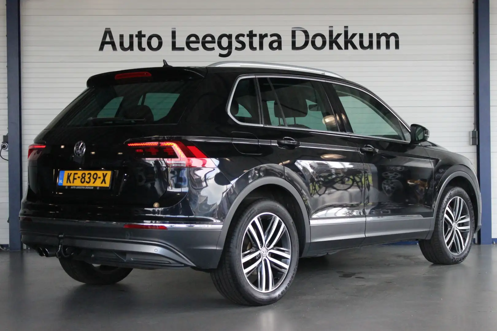 Volkswagen Tiguan 2.0 TSI 4Motion Highline Trekhaak | Virtual Cockpi Zwart - 2