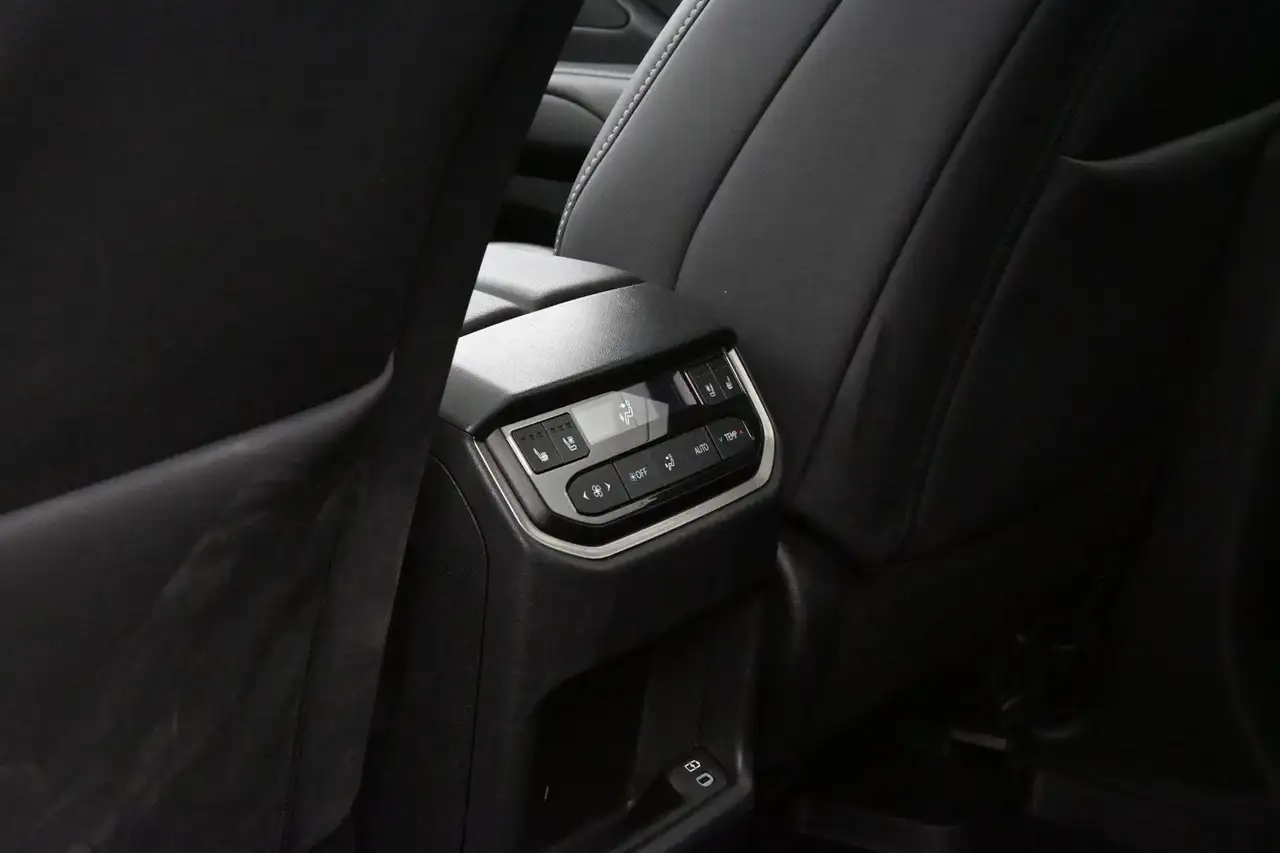 Lexus TX fotografie Lexus TX