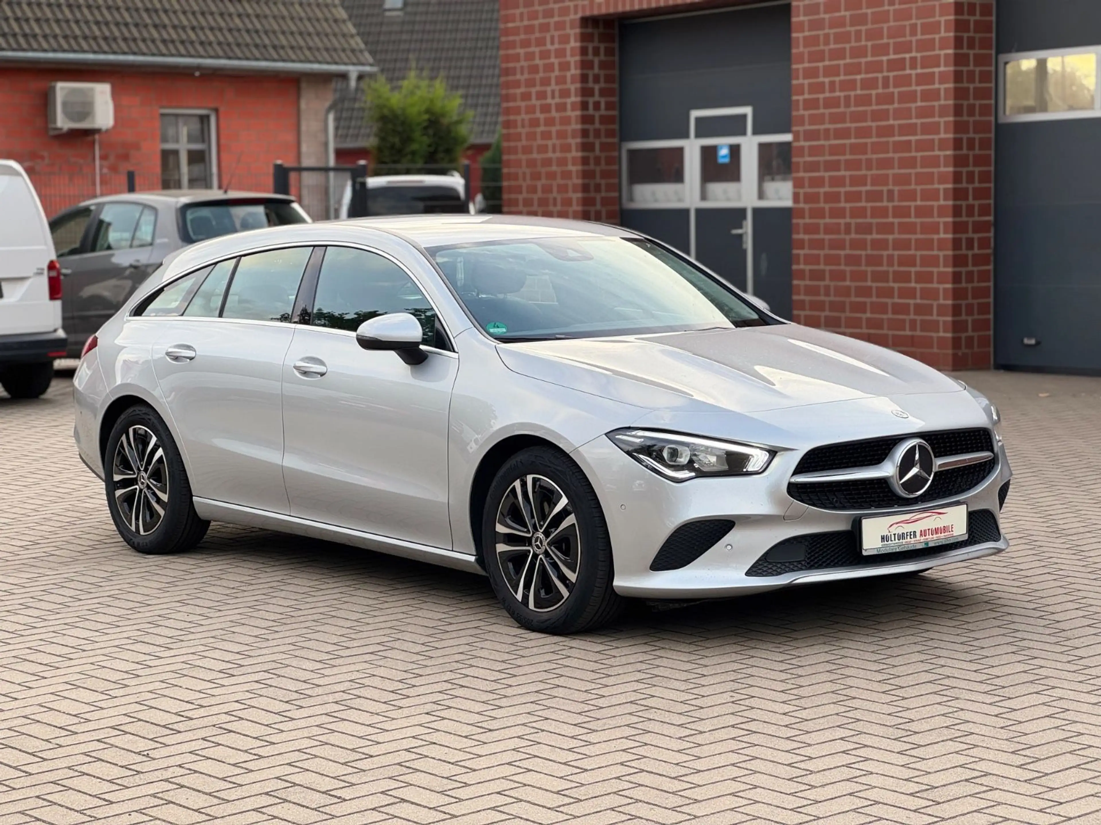 Mercedes-Benz CLA 200 *AUTOMATIK*NAVI*LED* — photo 6