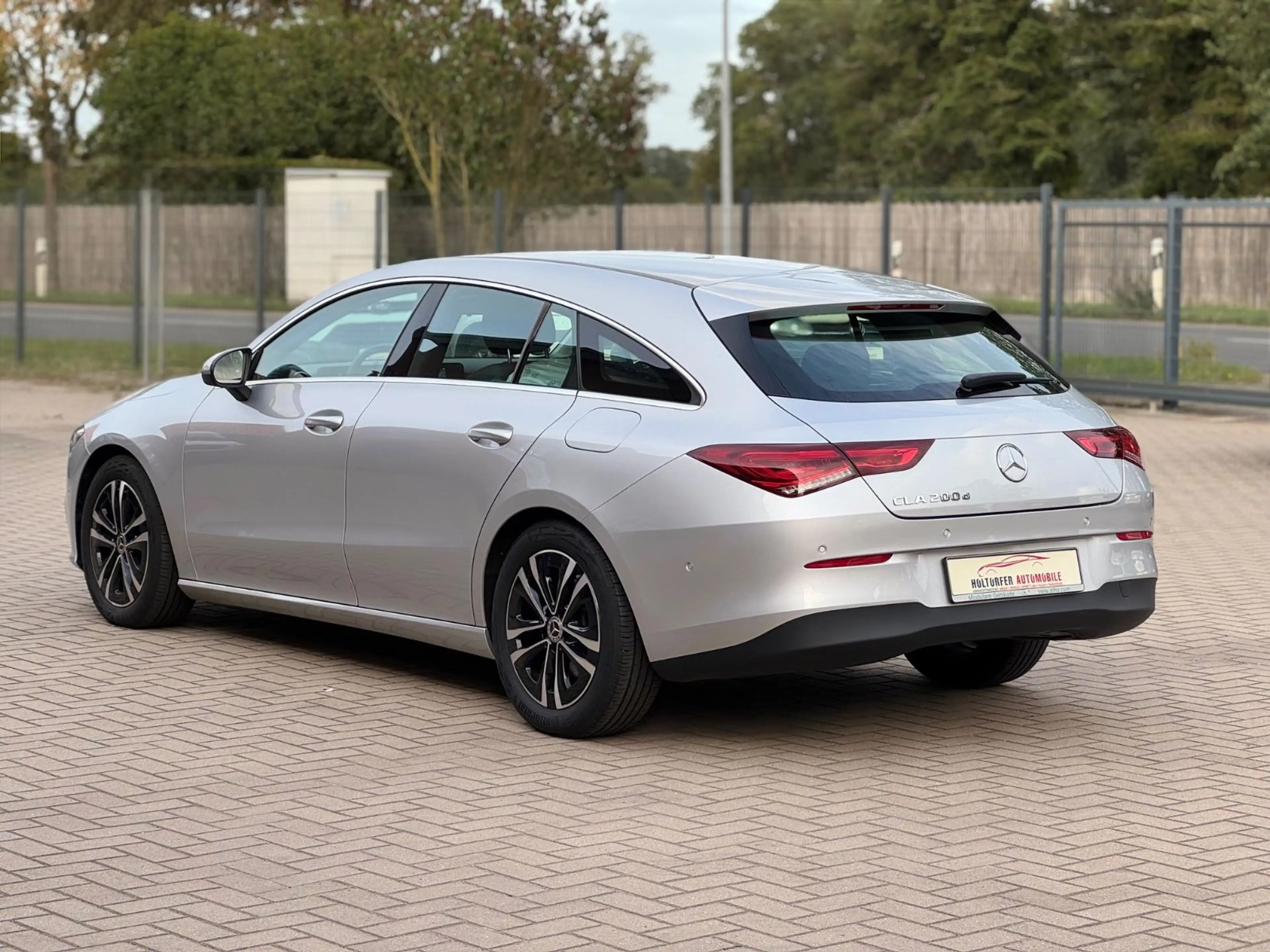 Mercedes-Benz CLA 200 *AUTOMATIK*NAVI*LED* — photo 3
