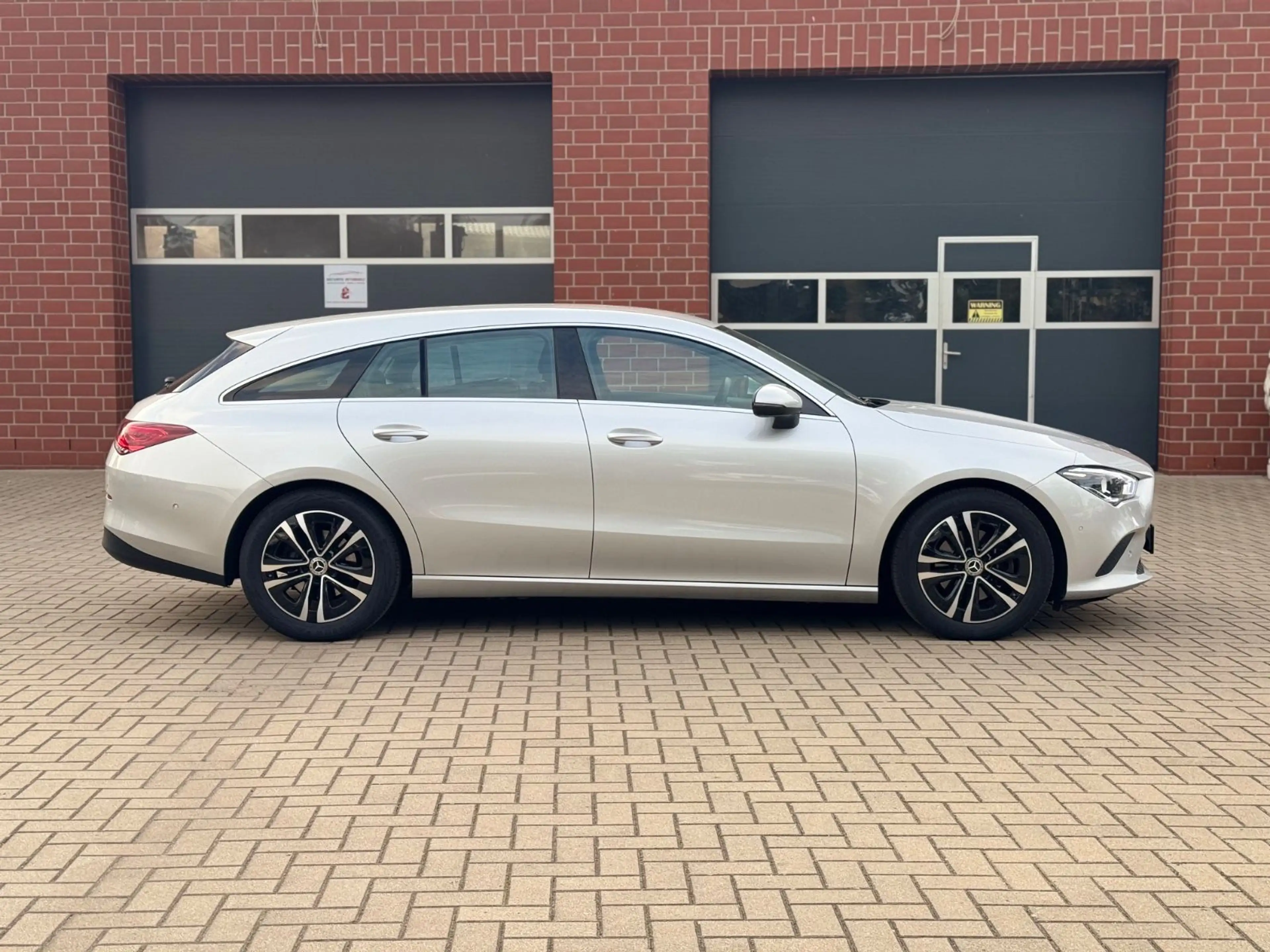 Mercedes-Benz CLA 200 *AUTOMATIK*NAVI*LED* — photo 9