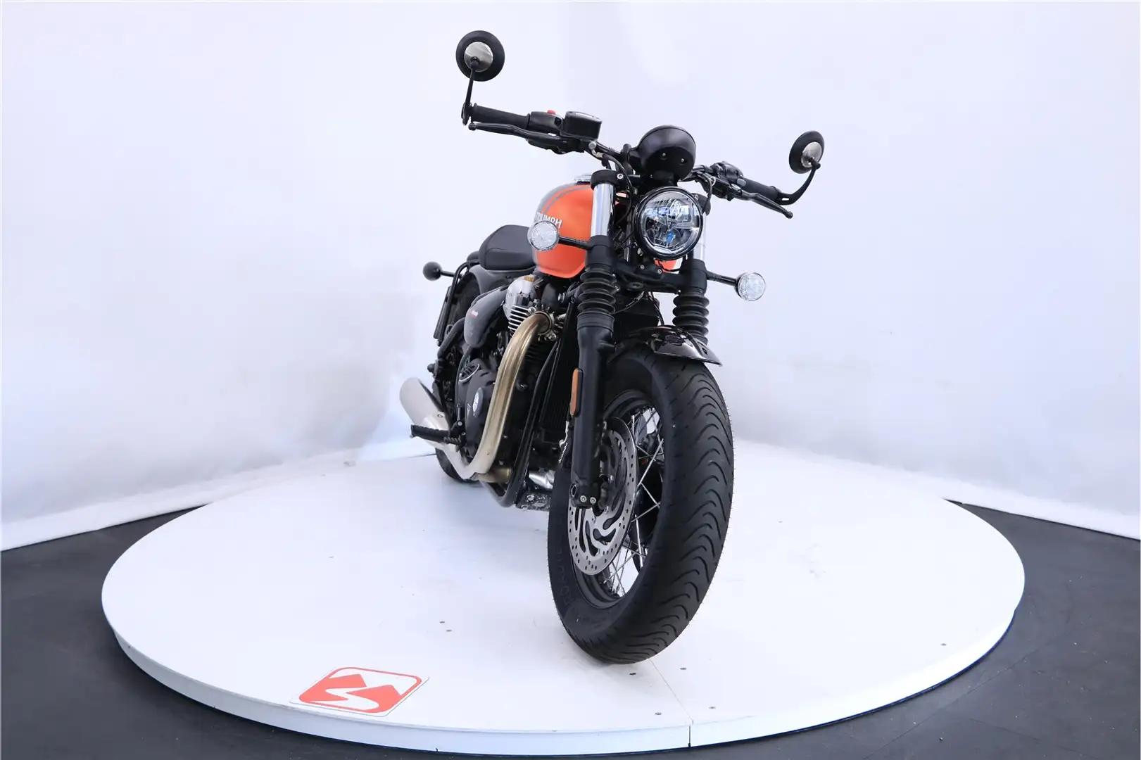 Triumph Bonneville Bobber - 2