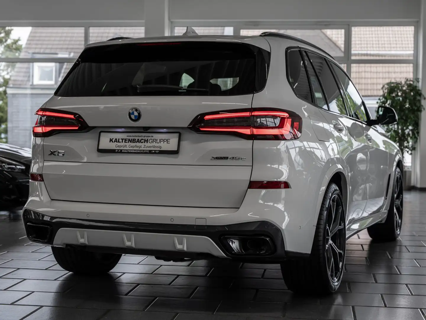 BMW X5 xDrive 45e M-Sportpaket AHK HUD LED ACC Weiß - 2