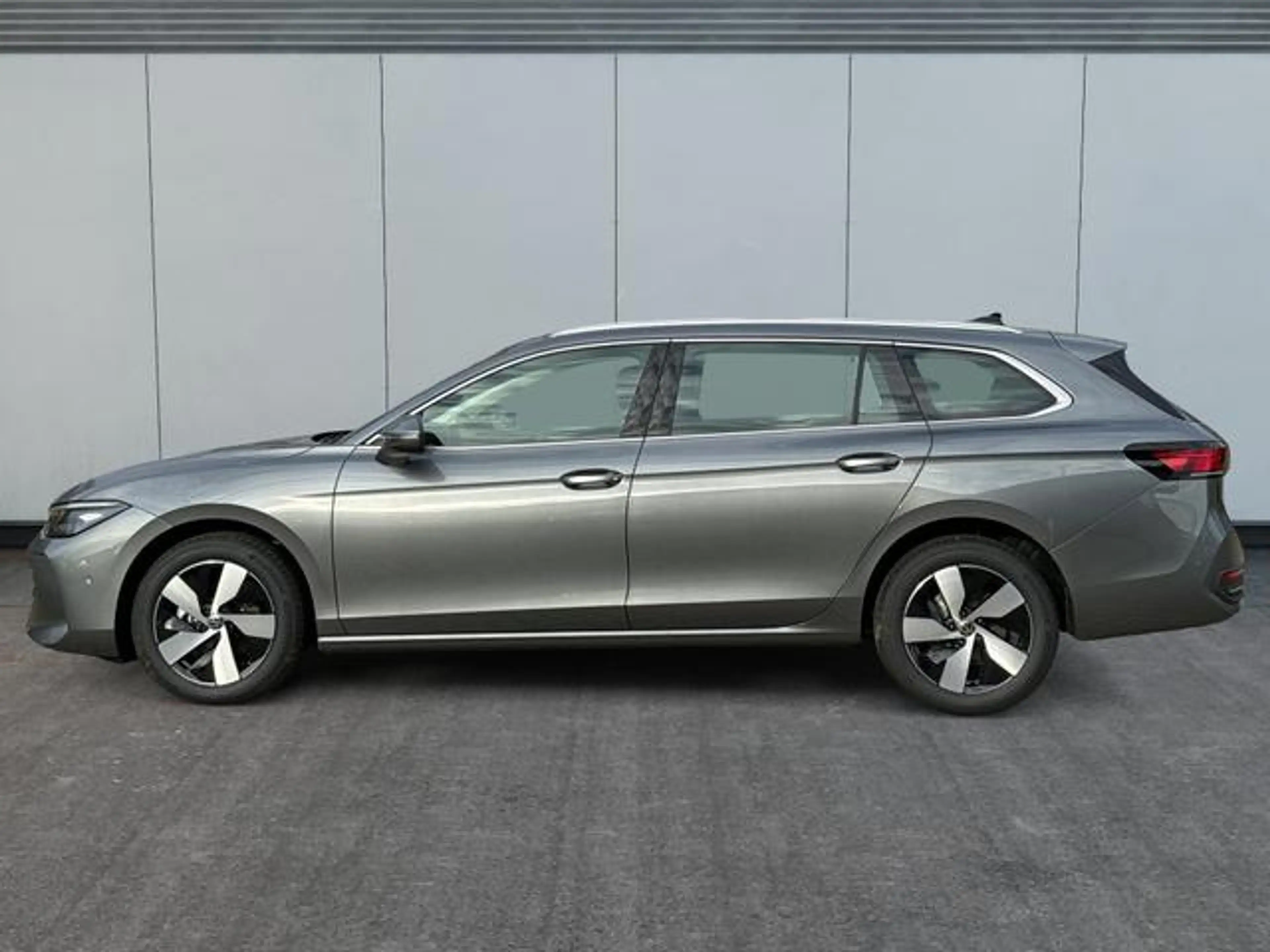 Volkswagen Passat Variant Business AHK+MASSAGE+NAVI+17""A... — photo 2