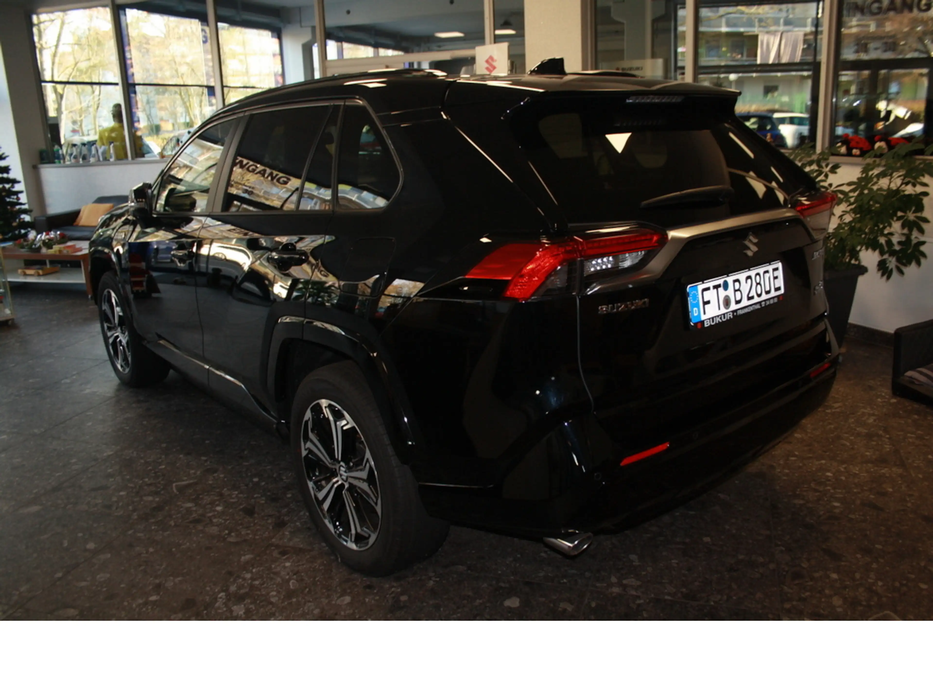 Suzuki Across 2.5 Plug-In Hybrid Comfort+ E-Four — photo 3