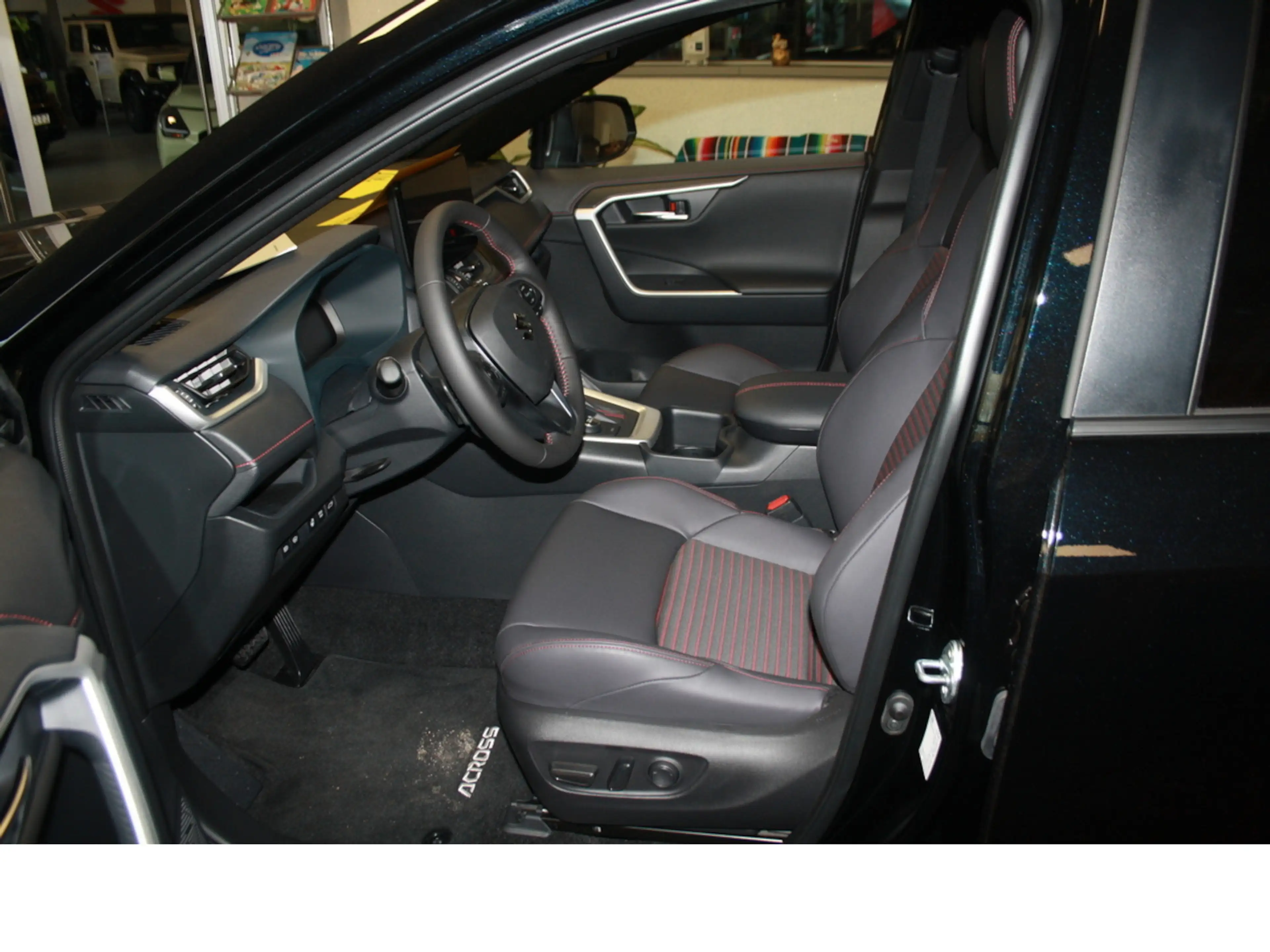 Suzuki Across 2.5 Plug-In Hybrid Comfort+ E-Four — photo 7