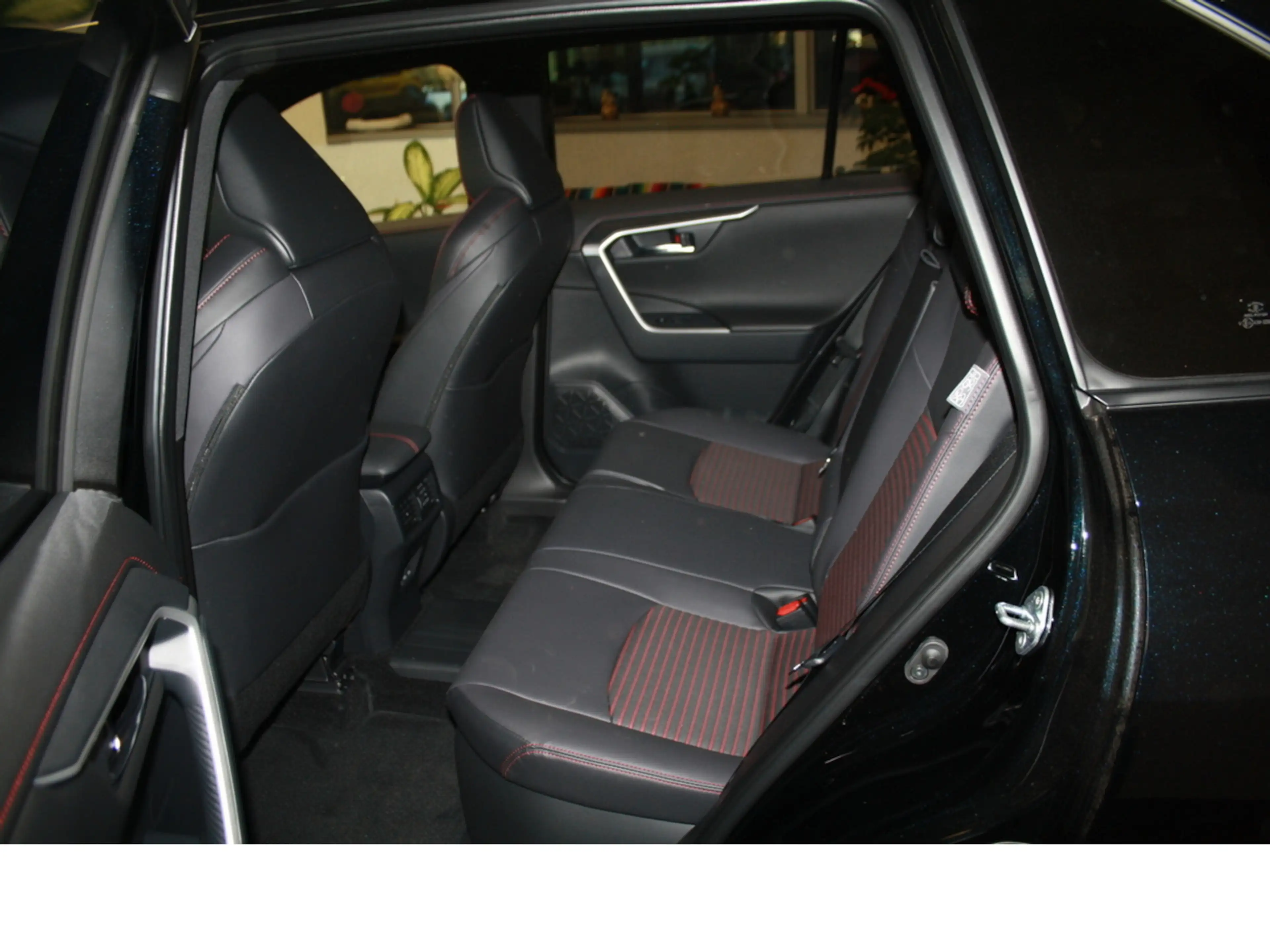 Suzuki Across 2.5 Plug-In Hybrid Comfort+ E-Four — photo 8