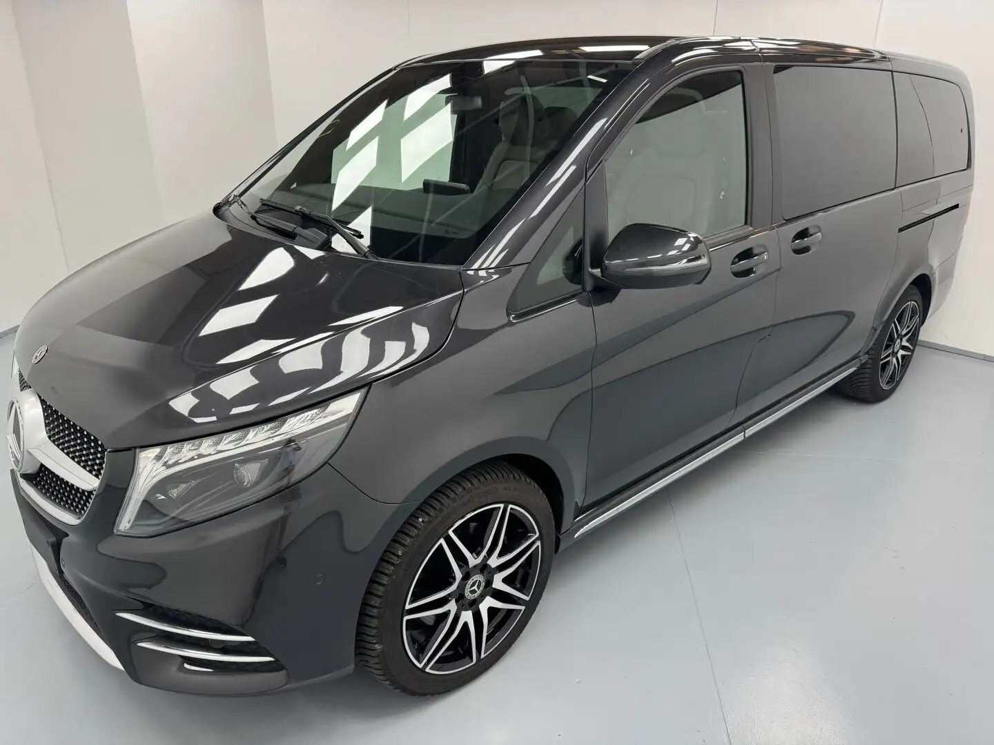 Mercedes-Benz V 300 d *Pronta Consegna* LONG AVANTGARDE AMG 4MATIC Grau - 2