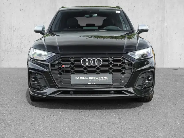 Audi SQ5 view 3