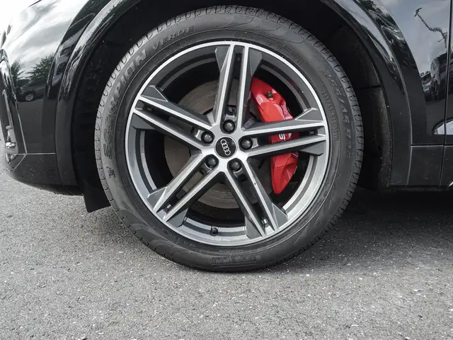 Audi SQ5 view 7