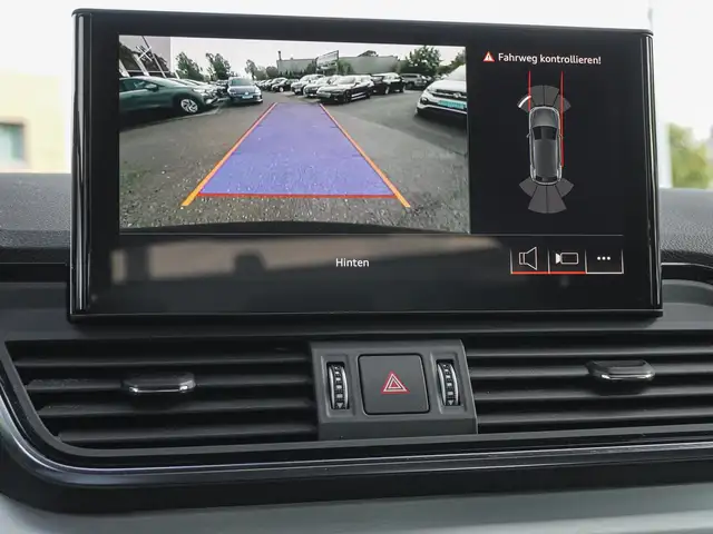 Audi SQ5 view 13