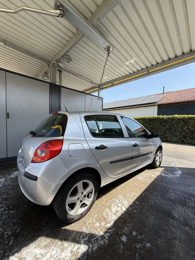 Renault Clio 1.6 16V Dynamique - 1