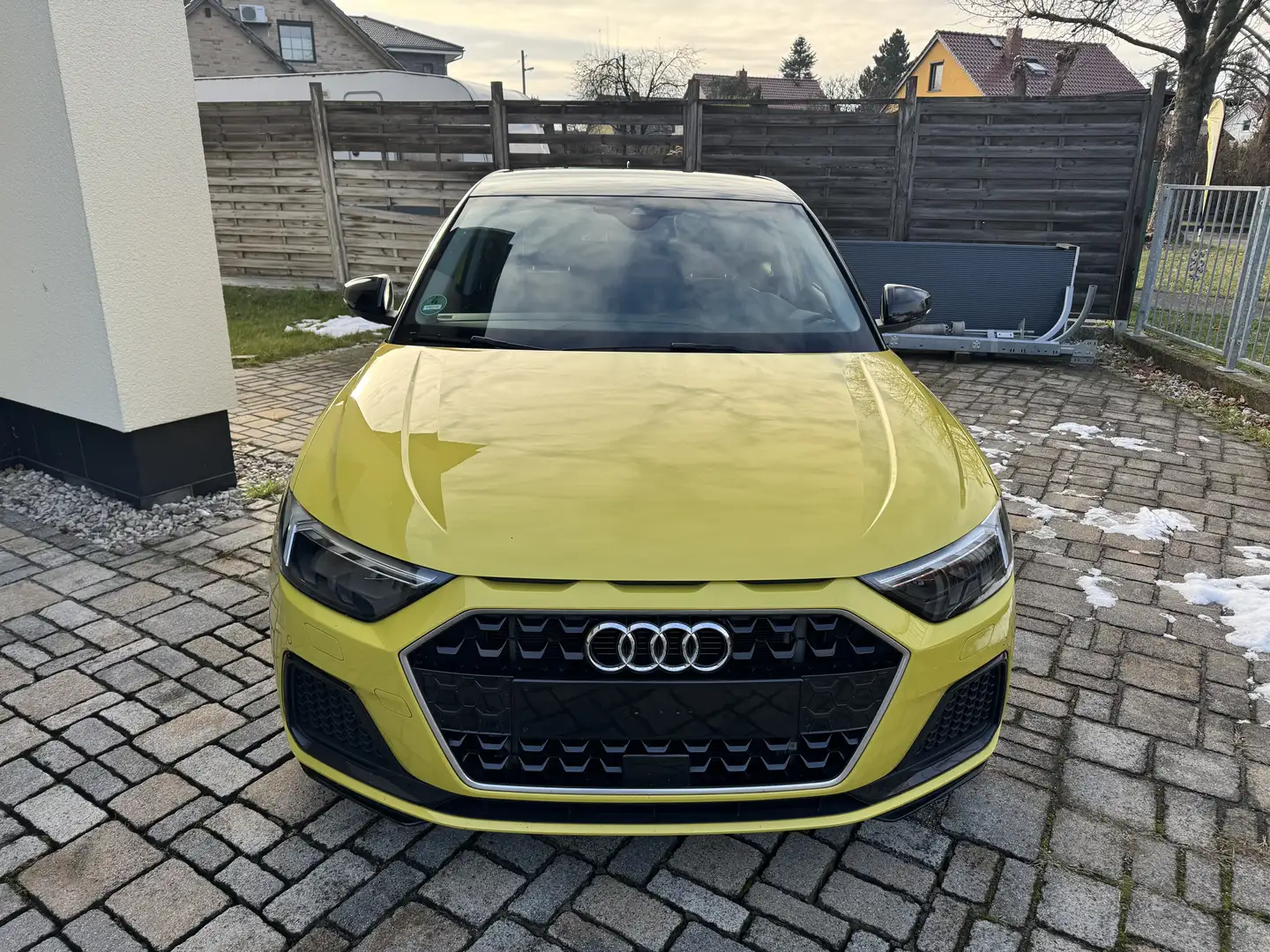 Audi A1 30 TFSI Sportback S tronic advanced Желтый - 2
