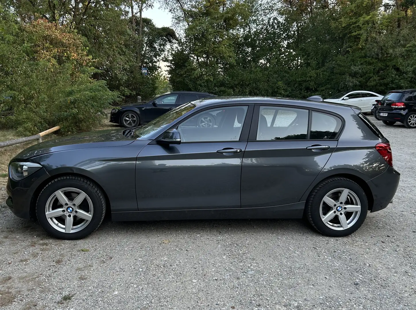 BMW 116 116d EfficientDynamics Edition Grau - 2