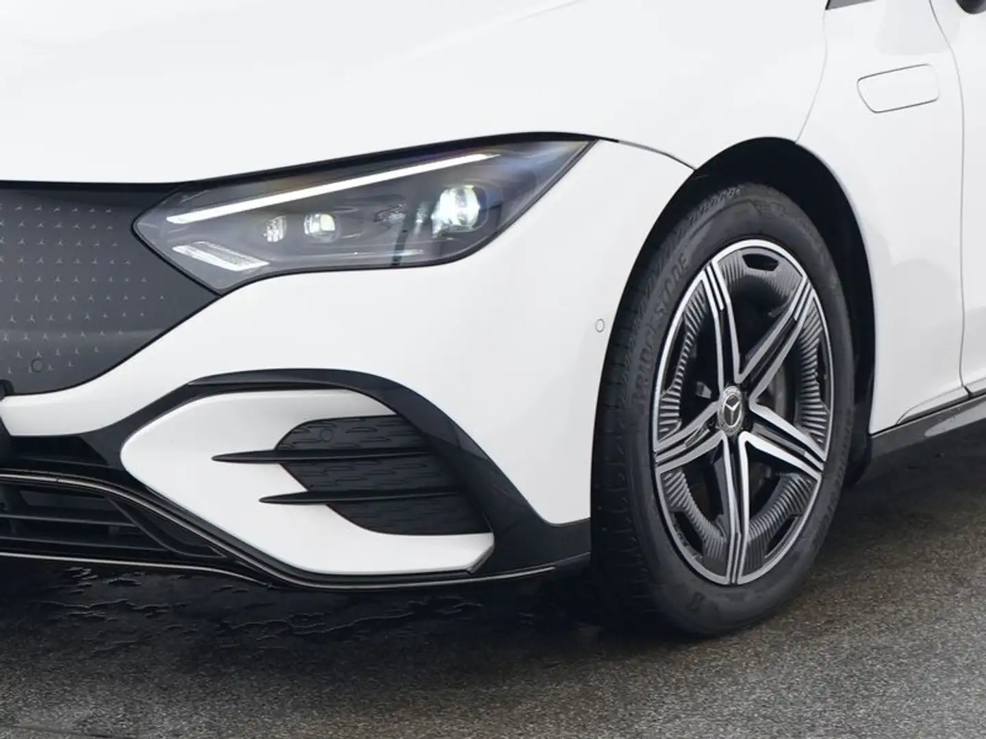 Mercedes-Benz EQE 300 AMG+Pano+AHK+Distr+360+22kW+HA10+Service Weiß - 2
