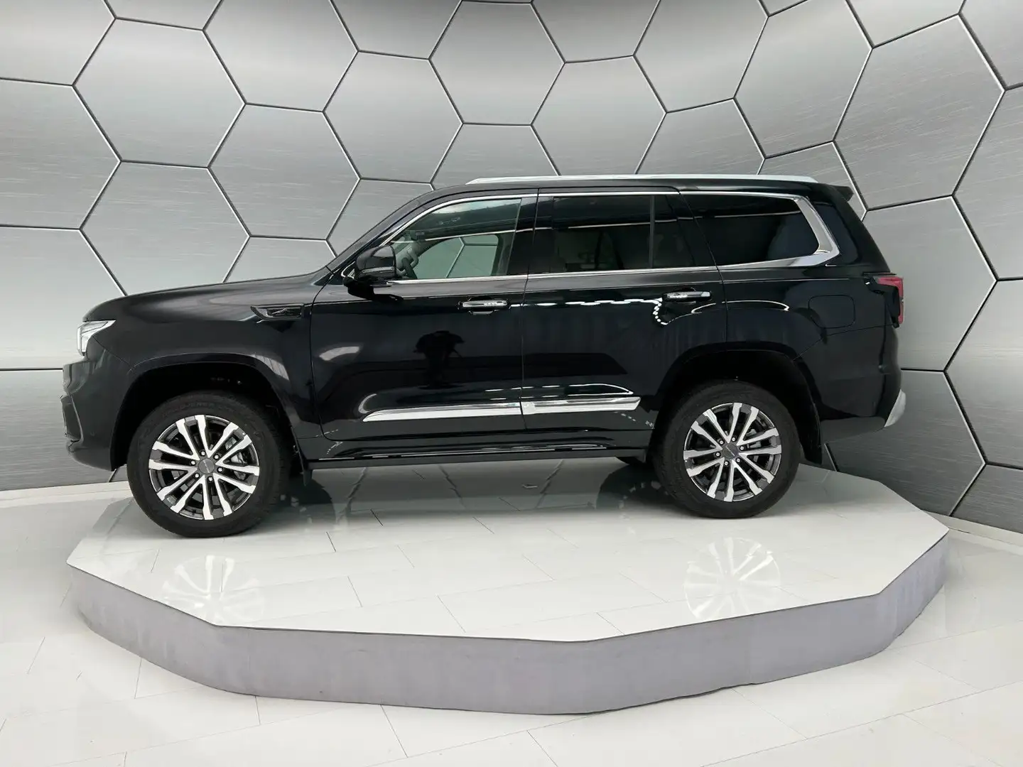 BAIC BJ60 Flagship 2.0T 4WD 48V 360°Kamera Leder LED Schwarz - 2