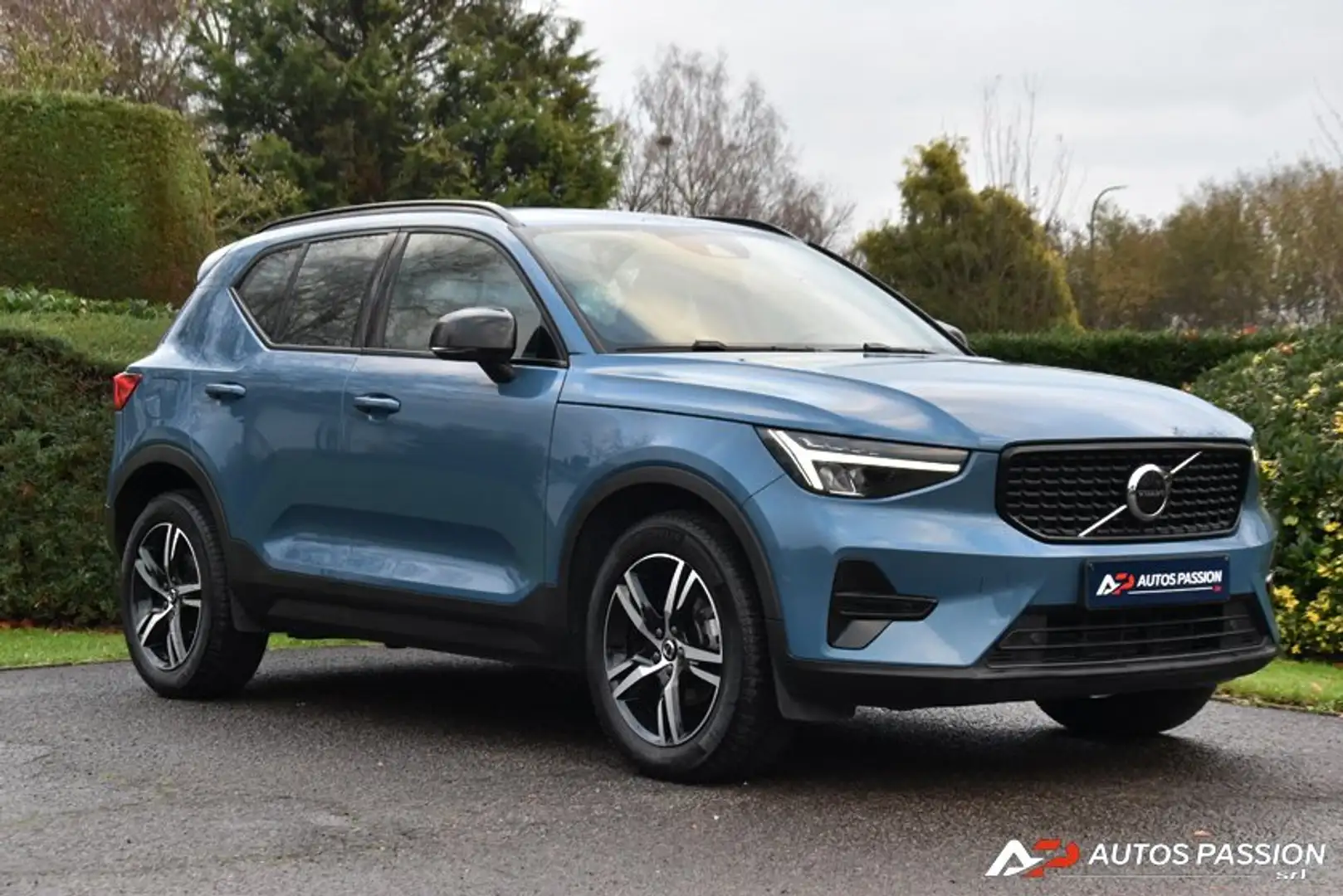 Volvo XC40 1.5 T2 Plus Dark Design Geartronic  H&K & Orrefors Blauw - 2
