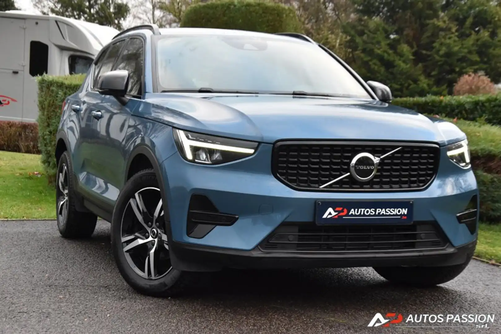 Volvo XC40 1.5 T2 Plus Dark Design Geartronic  H&K & Orrefors Blauw - 1