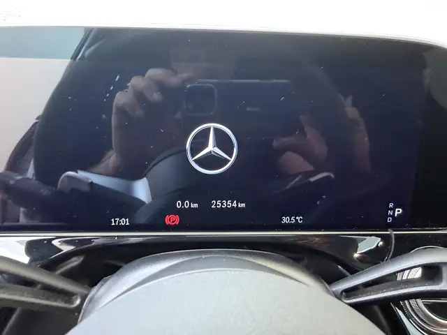 Mercedes-Benz E-Class view 12