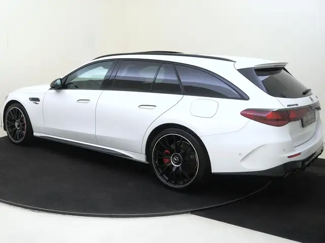 Mercedes-Benz E-Class view 3