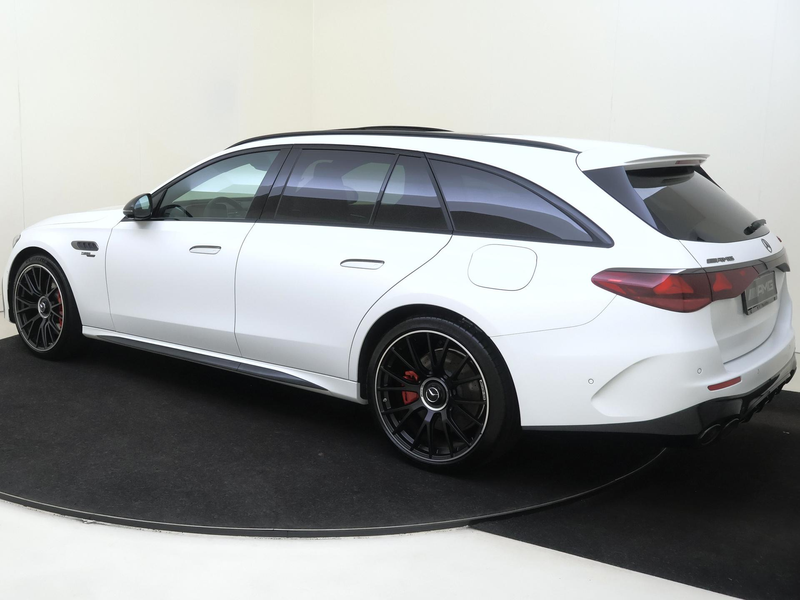 Mercedes-Benz E 53 AMG Estate 4MATIC+ Night Edition / Opaalwit Magno/ Pan — photo 3