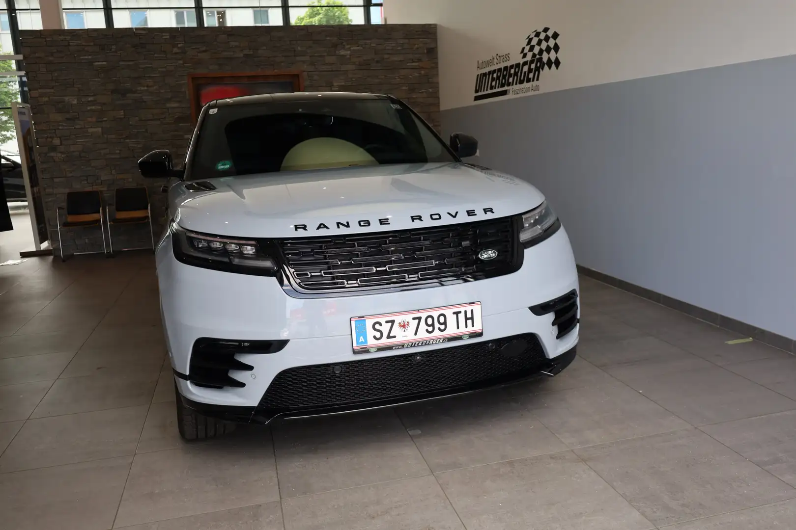 Land Rover Range Rover Velar SV-Dynamic P400e HSE PHEV Grau - 2