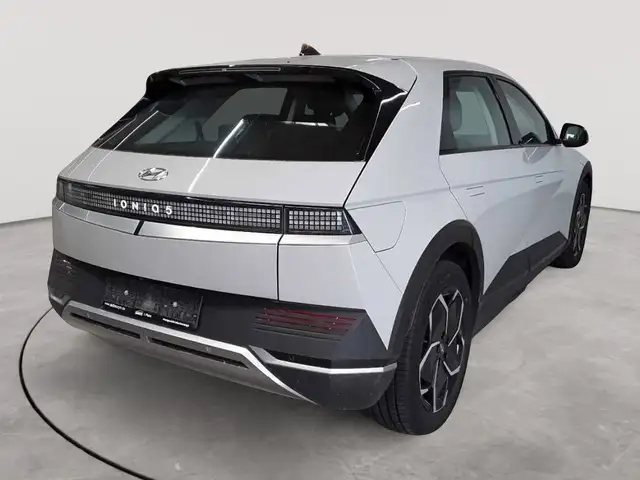 Hyundai Ioniq view 4