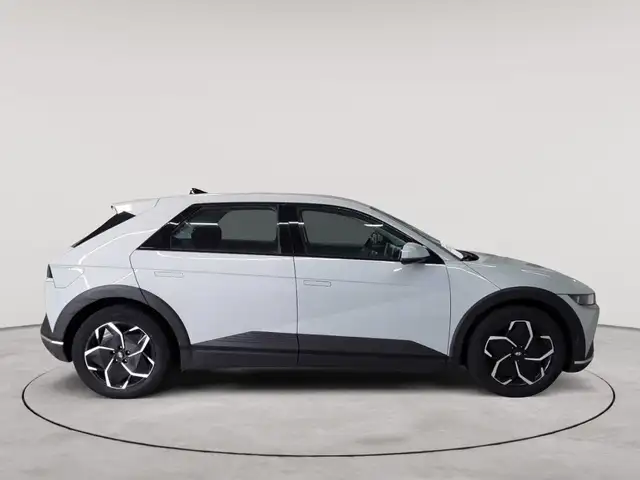 Hyundai Ioniq view 3