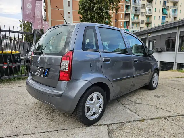 Fiat Idea view 3