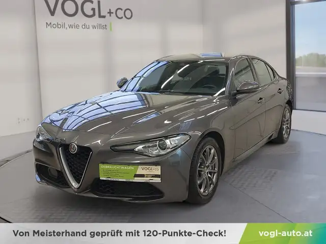 Alfa Romeo Giulia Super 2.2 160 MTX RWD