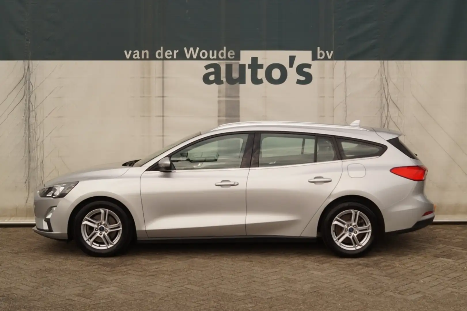 Ford Focus Wagon 1.0 Ecoboost 124pk Hybrid Trend Edition Busi Grijs - 1